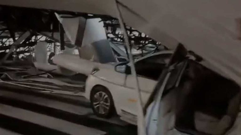 প্রবল বৃষ্টির মধ্যে দিল্লি বিমানবন্দরে টার্মিনালের ছাদ ধসে একজনের মৃত্যু